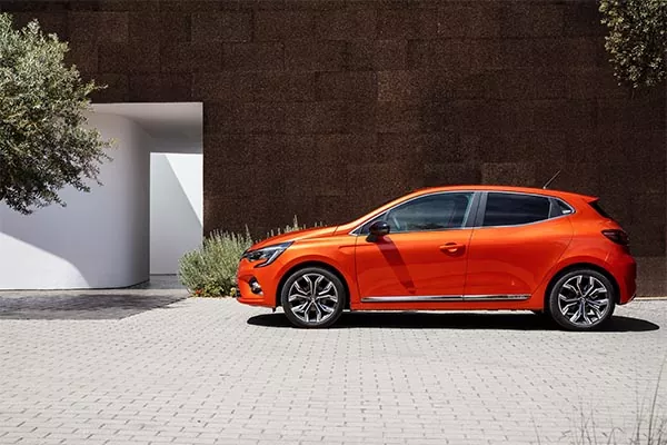 Renault Clio orange