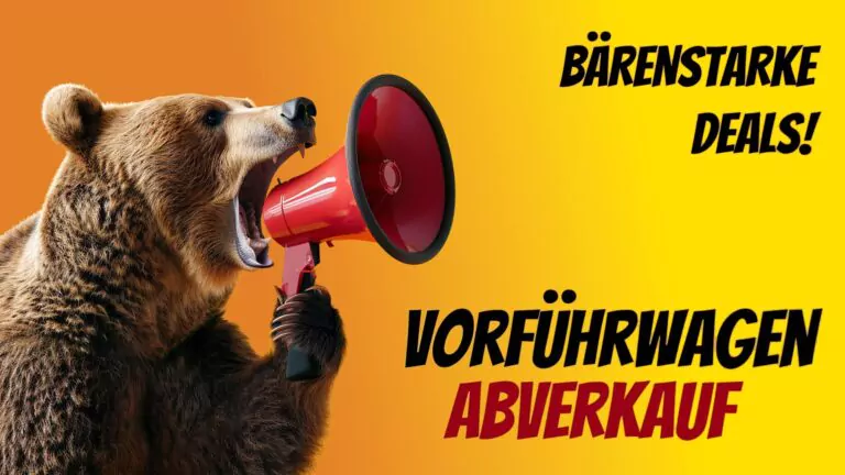 Ein brauner Bär hält ein rotes Megaphon und verkündet "Bärenstarke Deals! Vorführwagen Abverkauf" auf einem leuchtend gelb-orangefarbenen Hintergrund an und hebt damit unschlagbare Angebote für Vorführwagen hervor.