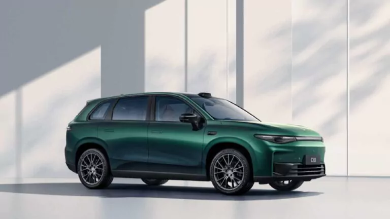 Leapmotor C10 vor weißen Hintergrund