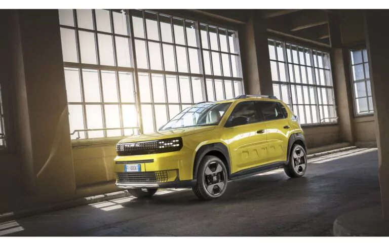 Fiat Grande Panda in einer Halle