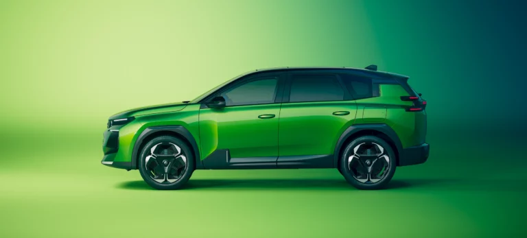 C5 Aircross vor grüner Wand