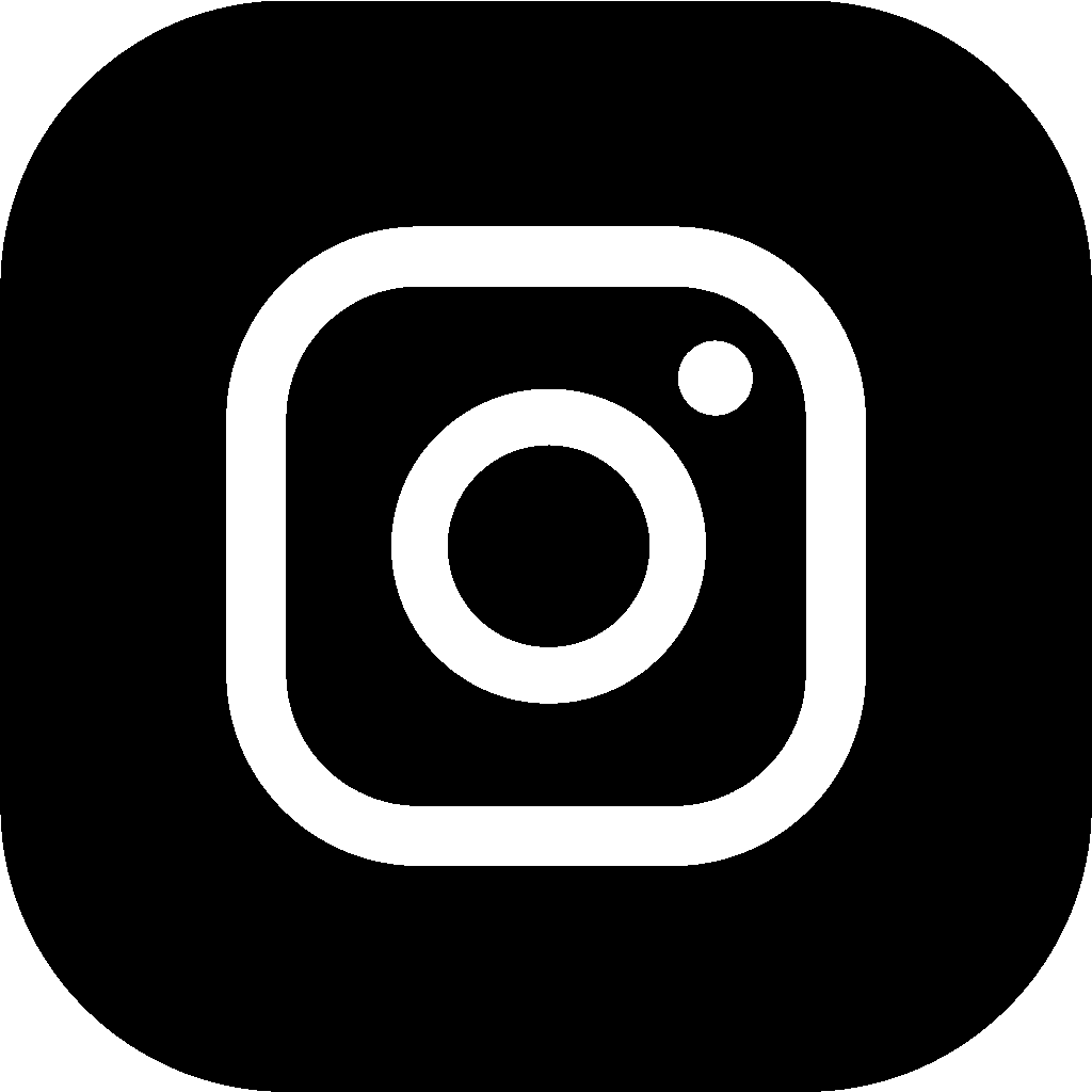 Schwarzes und weißes Instagram-Logo mit einem abgerundeten quadratischen Kamera-Symbol mit einer kreisförmigen Linse und einem kleinen Kreis in der oberen rechten Ecke, die alle auf einem schwarzen Hintergrund zentriert sind.