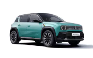 Ein türkisfarbener Renault 4 electric SUV mit schwarzem Dach und Akzenten, modernen quadratischen Scheinwerfern und schicken Leichtmetallrädern, abgebildet auf weißem Hintergrund.