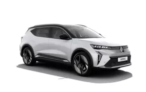 Ein schnittiger, moderner weißer SUV mit schwarzen Akzenten, scharfen, kantigen Scheinwerfern und markanten Leichtmetallrädern, dargestellt aus der Frontansicht auf weißem Hintergrund.