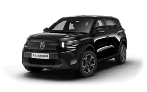 Ein schwarzer Citroën E-C3 Aircross Elektro-SUV ist schräg geparkt und zeigt die Front- und Seitenansicht. Das Auto verfügt über ein modernes Design mit schlanken Scheinwerfern, einem markanten Kühlergrill und einzigartigen Leichtmetallrädern.