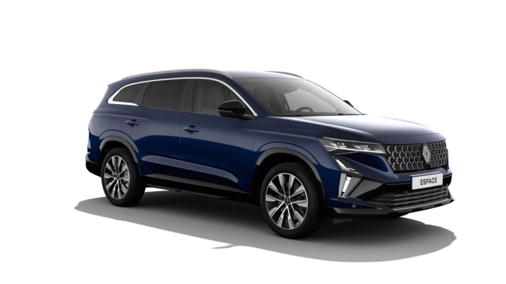 Ein dunkelblauer Renault SUV mit modernem Design ist in einer Dreiviertelansicht von vorne vor einem schlichten weißen Hintergrund zu sehen. Das Fahrzeug verfügt über schlanke Scheinwerfer, einen markanten Kühlergrill und sportliche Leichtmetallräder. Auf dem vorderen Nummernschild steht "ESPACE".